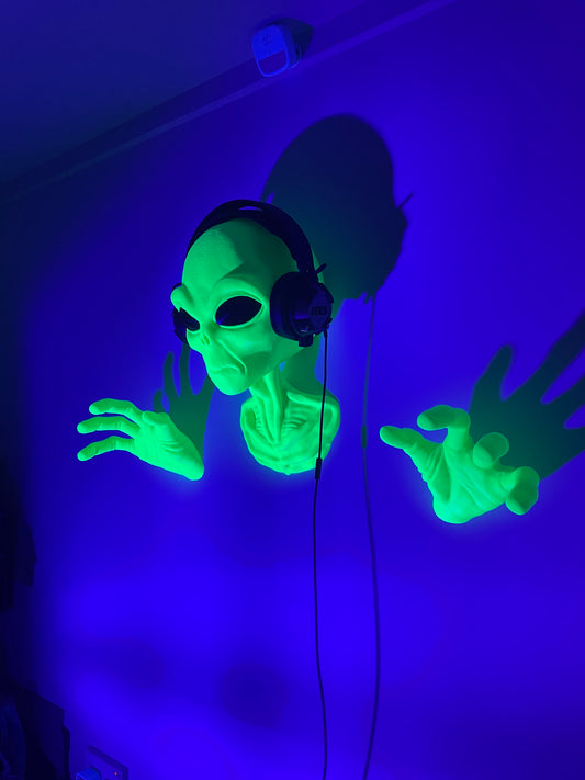 3D-Printed Wall-Mounted Alien Headphone Hanger